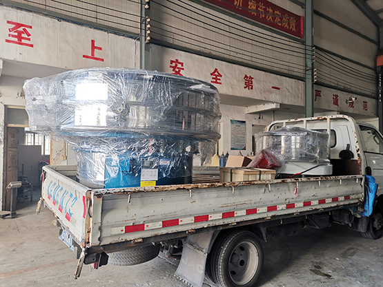1.5米旋振篩、200型標(biāo)準(zhǔn)檢驗篩、直排篩發(fā)貨